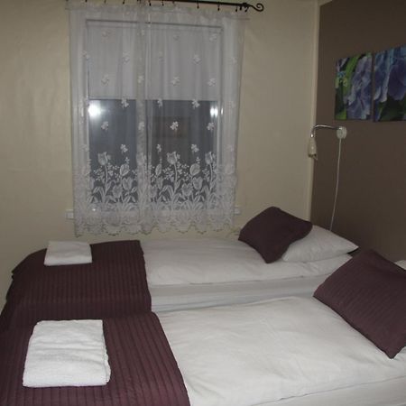 אקורירי Gula Villan Guesthouse מראה חיצוני תמונה
