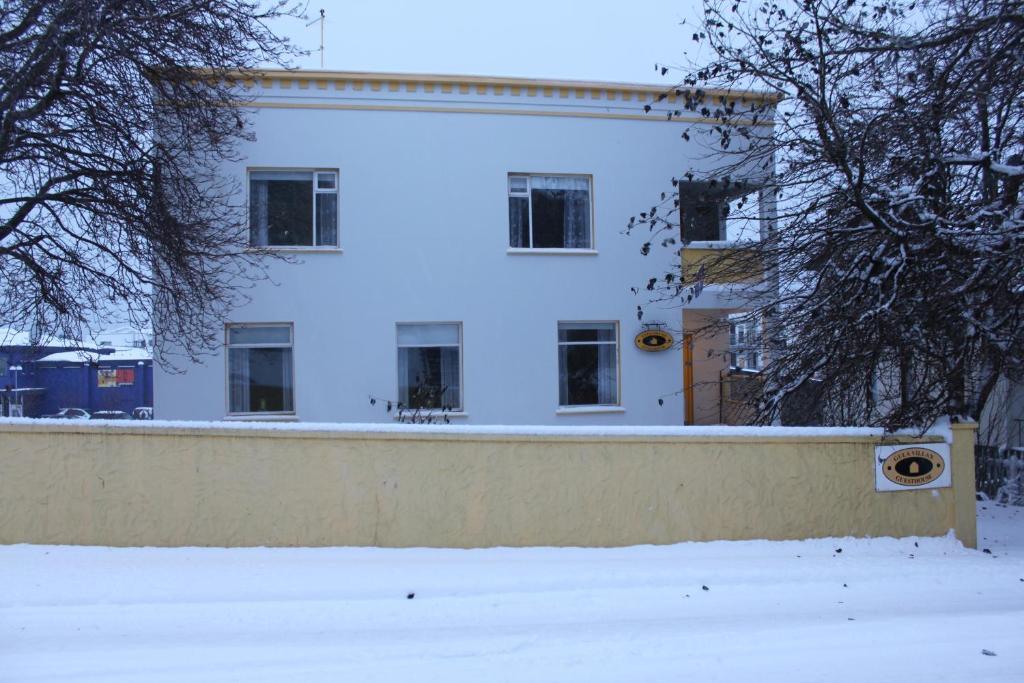 אקורירי Gula Villan Guesthouse מראה חיצוני תמונה