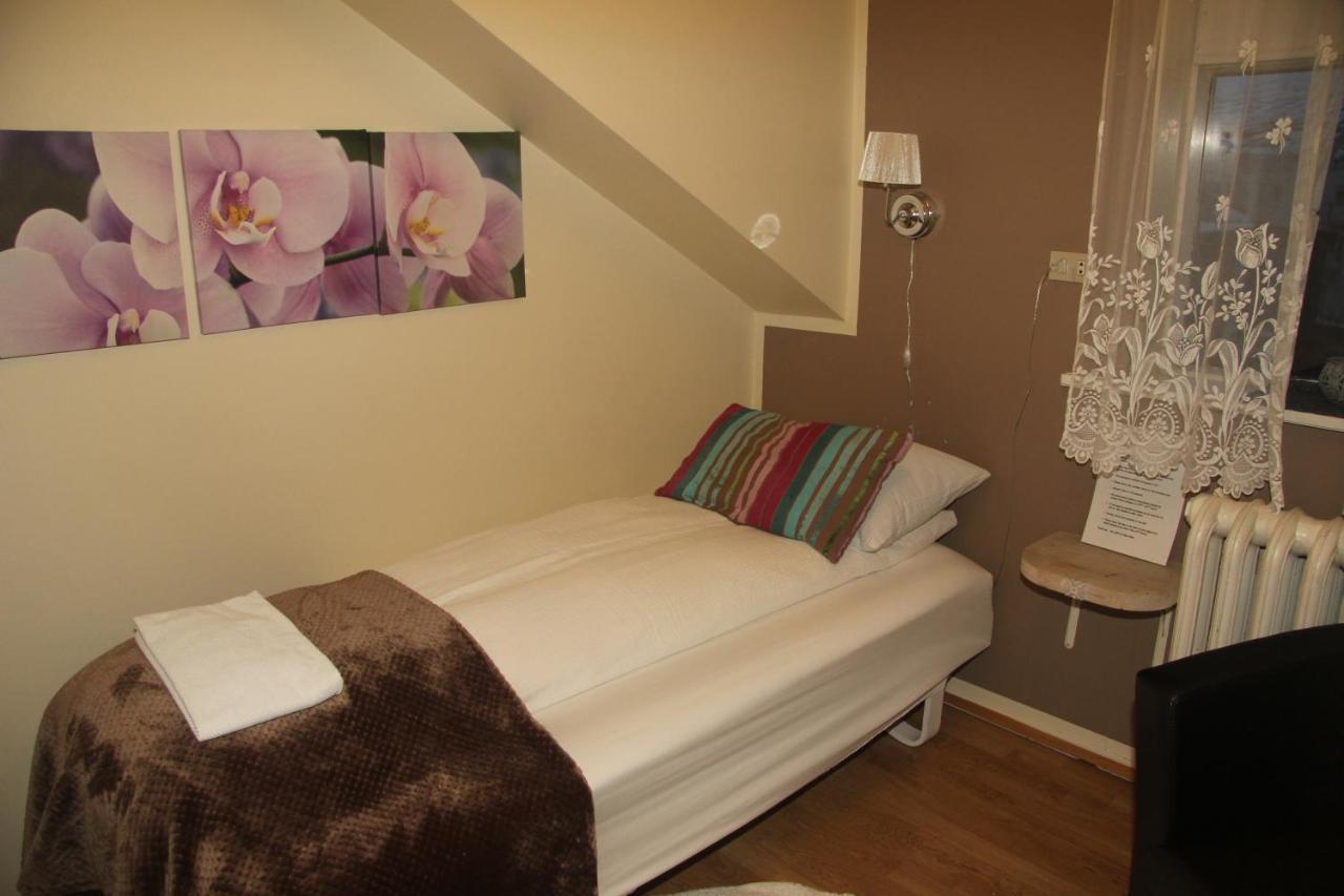 אקורירי Gula Villan Guesthouse מראה חיצוני תמונה