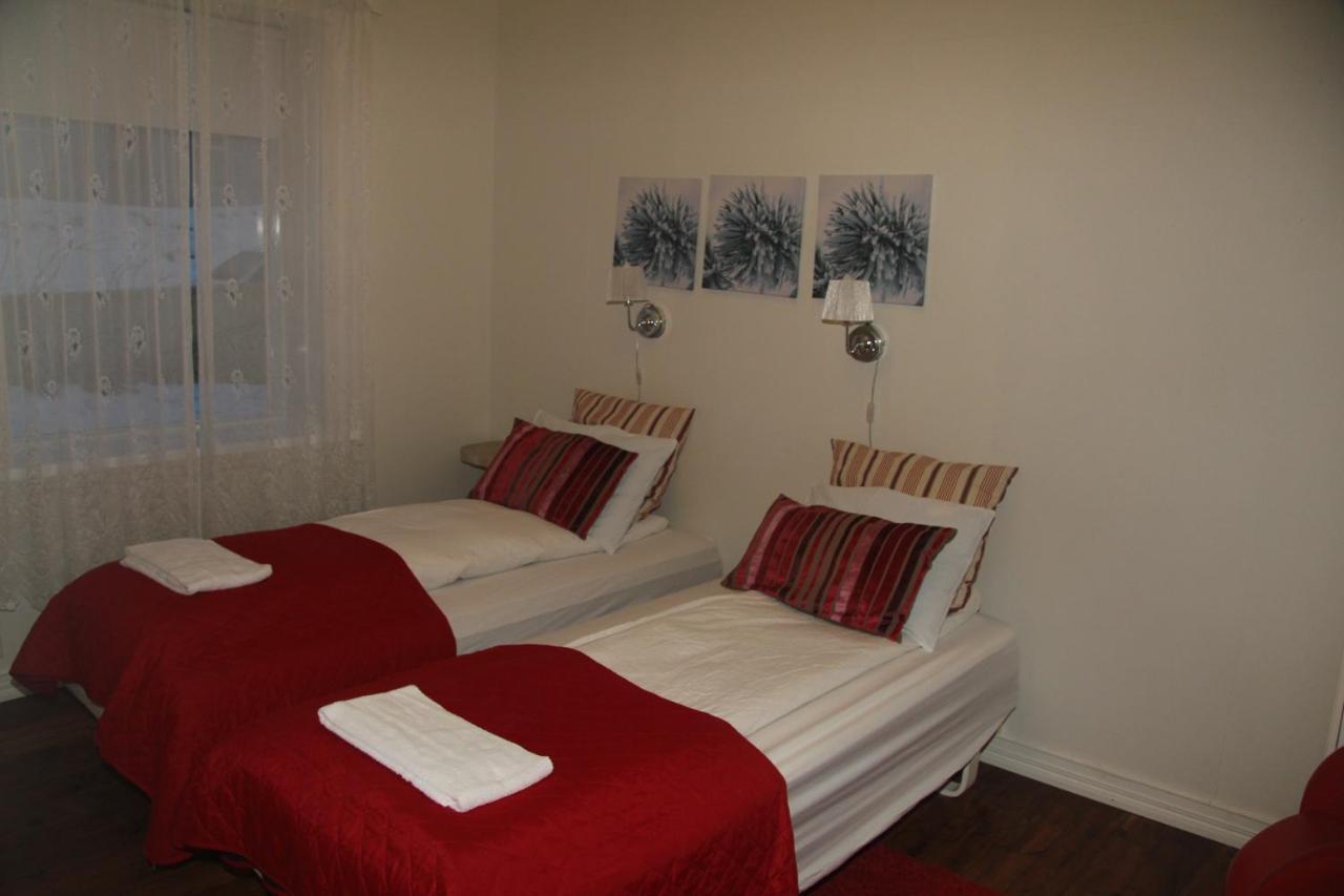 אקורירי Gula Villan Guesthouse מראה חיצוני תמונה