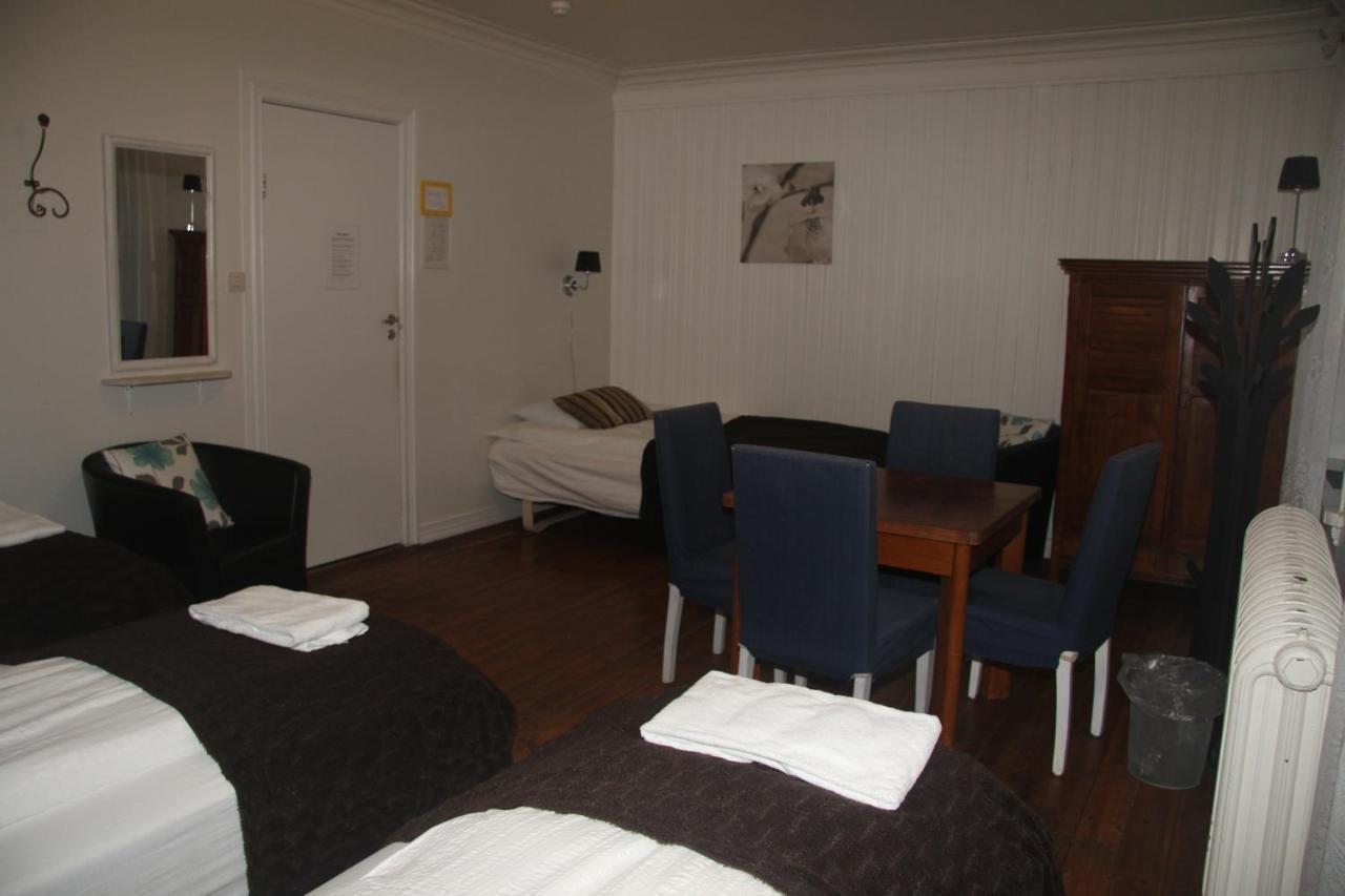 אקורירי Gula Villan Guesthouse מראה חיצוני תמונה