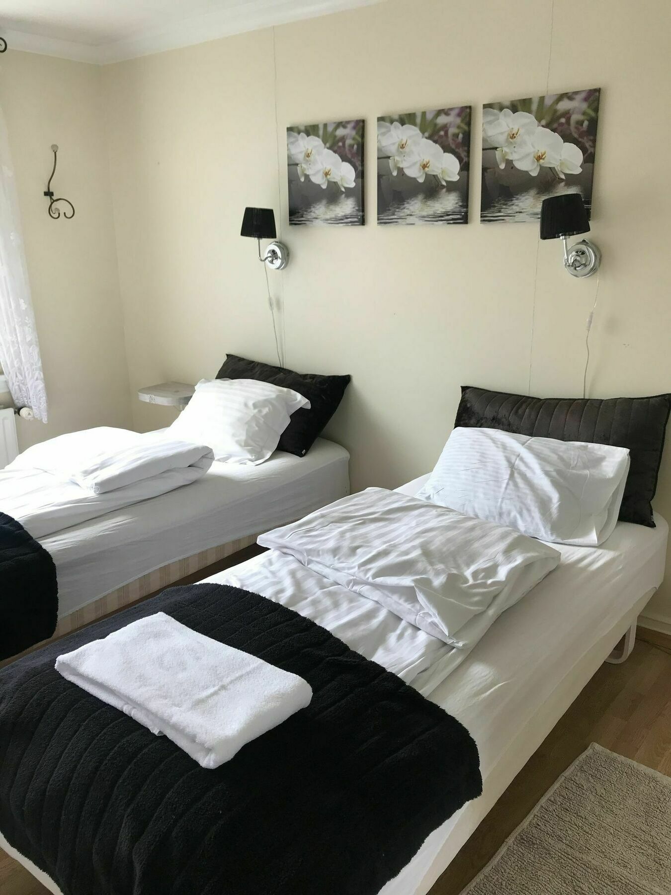 אקורירי Gula Villan Guesthouse מראה חיצוני תמונה
