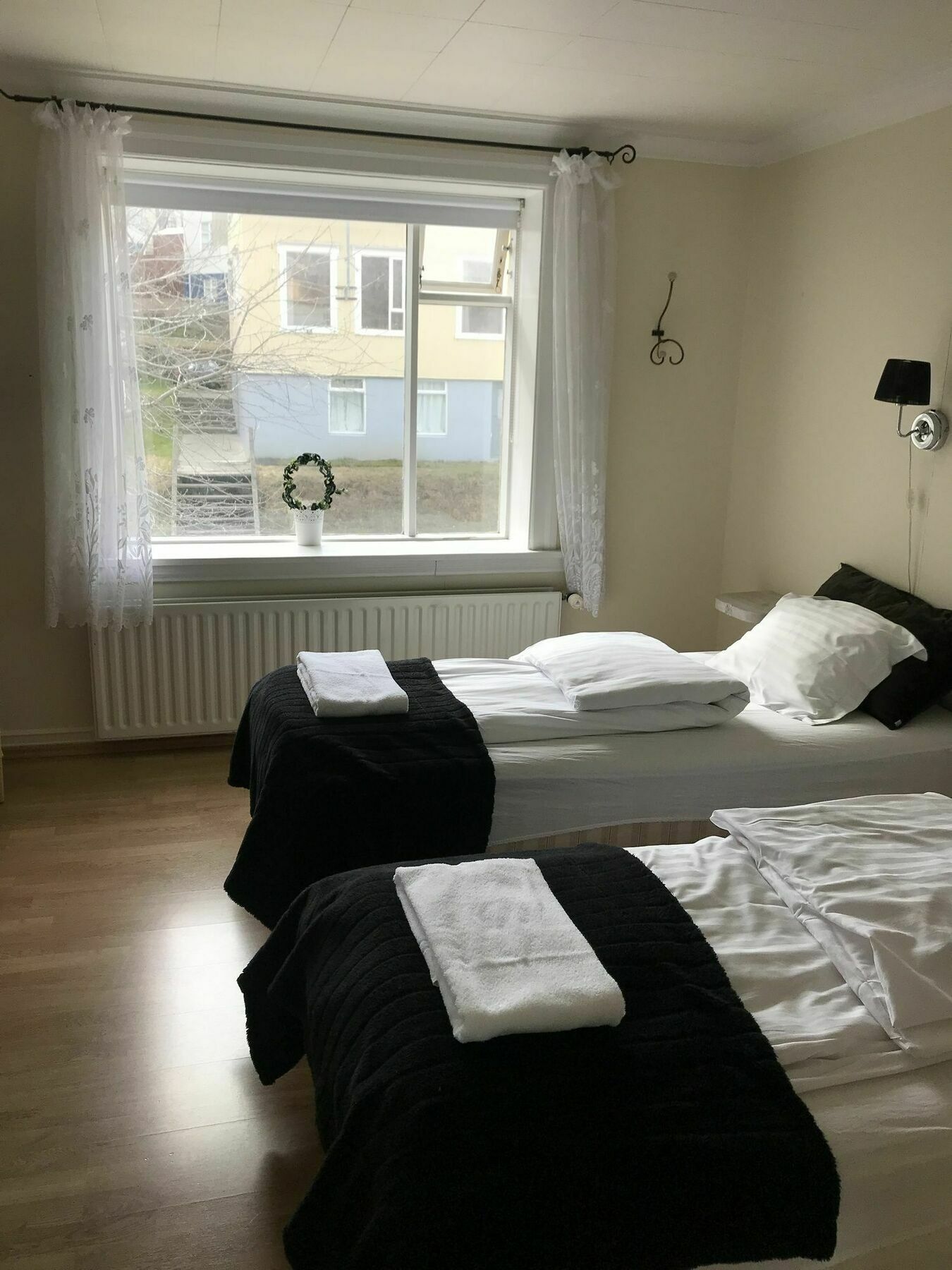 אקורירי Gula Villan Guesthouse מראה חיצוני תמונה