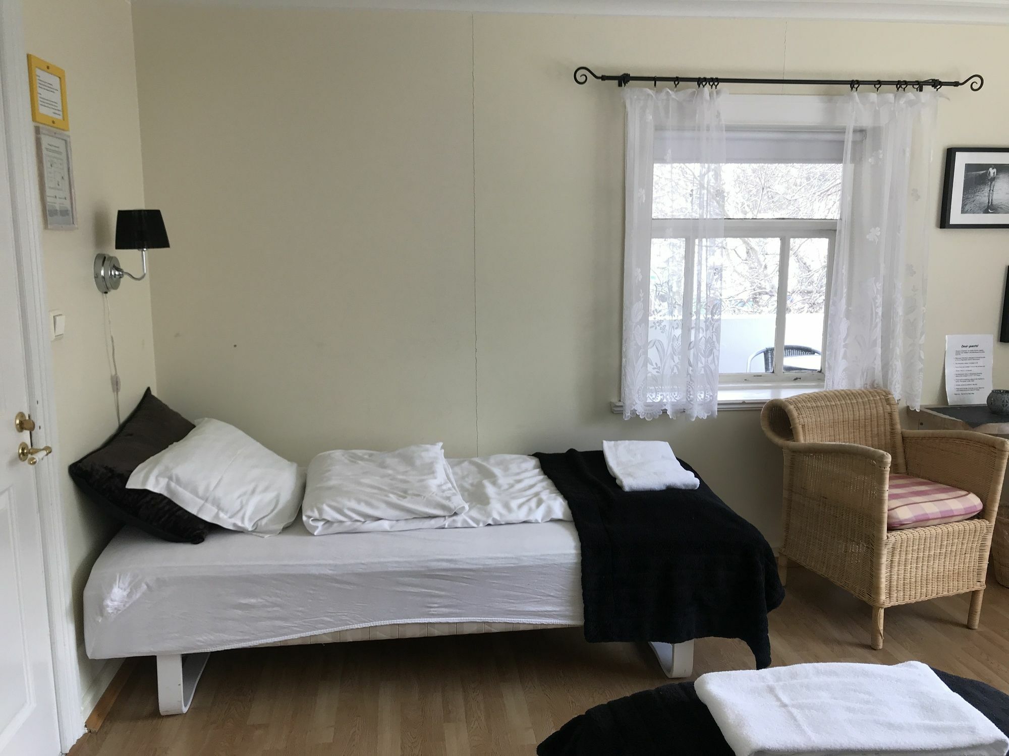 אקורירי Gula Villan Guesthouse מראה חיצוני תמונה