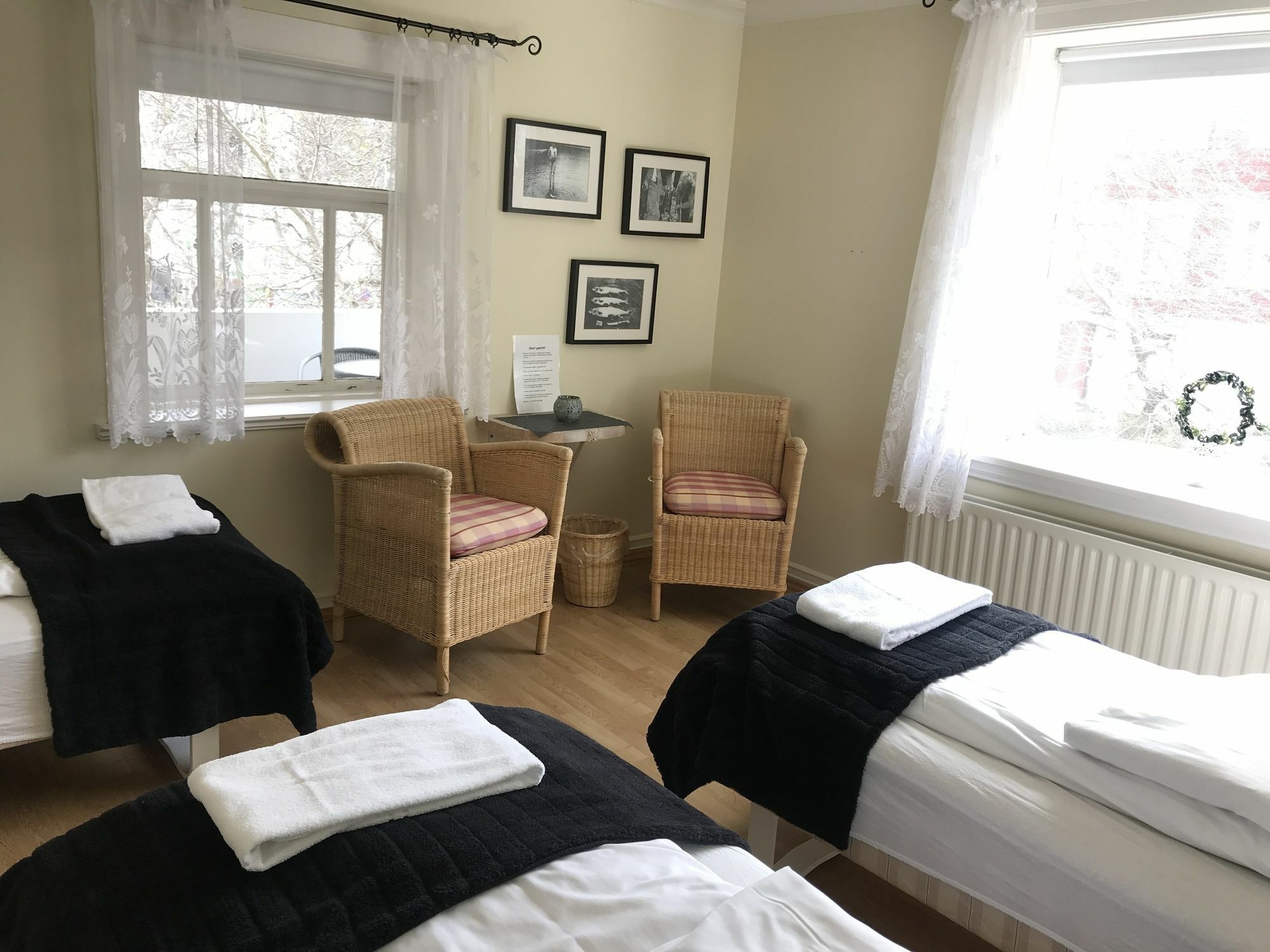 אקורירי Gula Villan Guesthouse מראה חיצוני תמונה