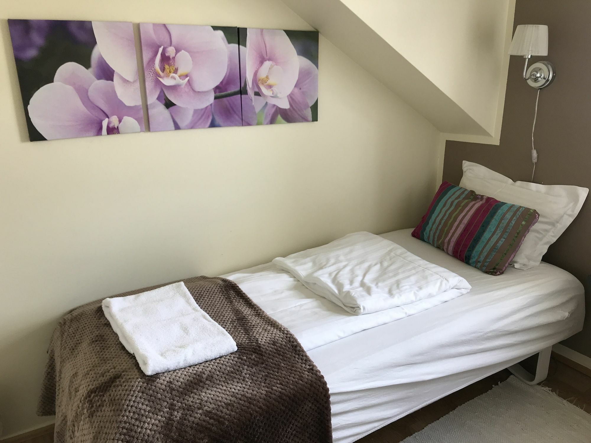 אקורירי Gula Villan Guesthouse מראה חיצוני תמונה