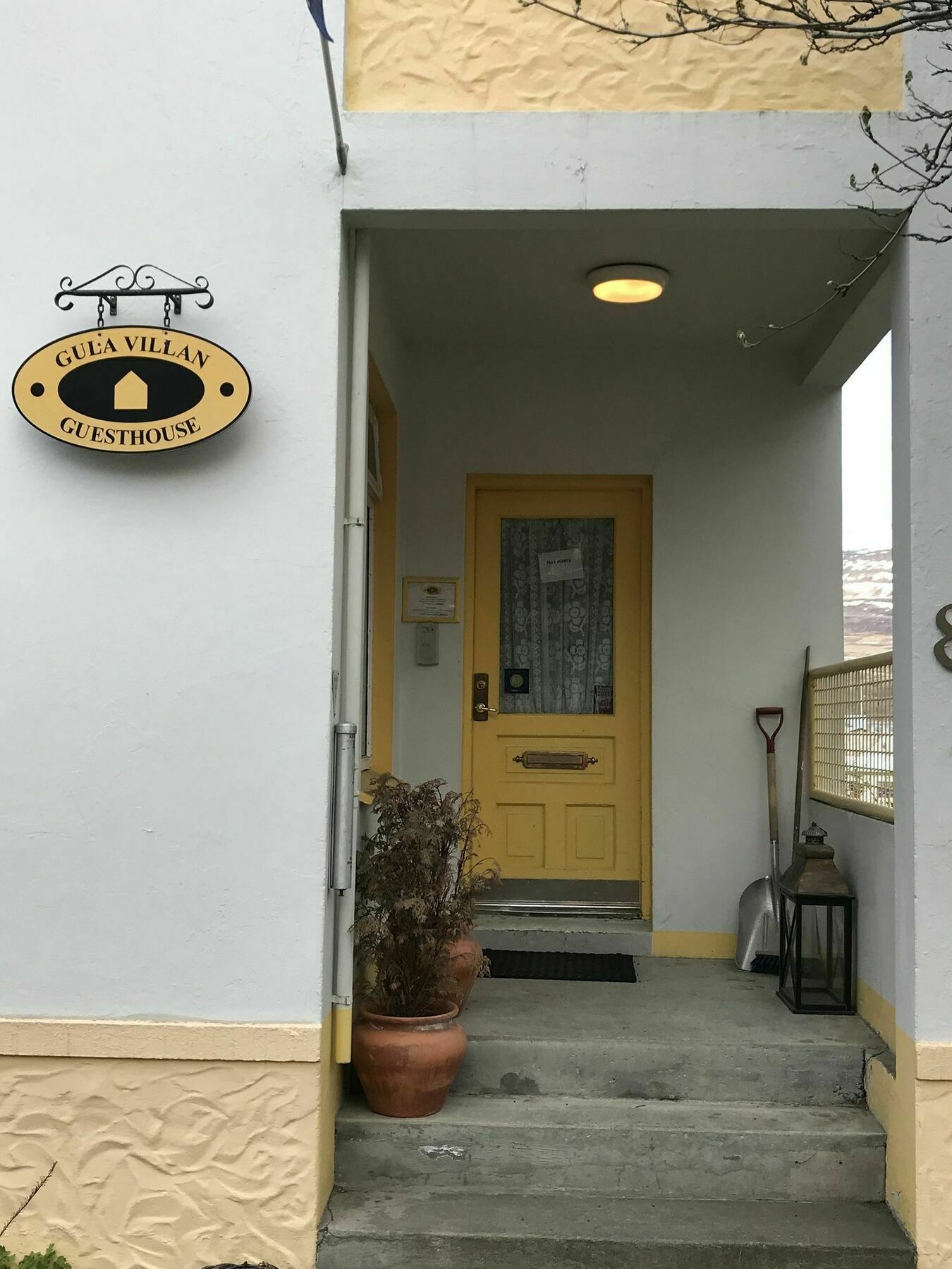 אקורירי Gula Villan Guesthouse מראה חיצוני תמונה
