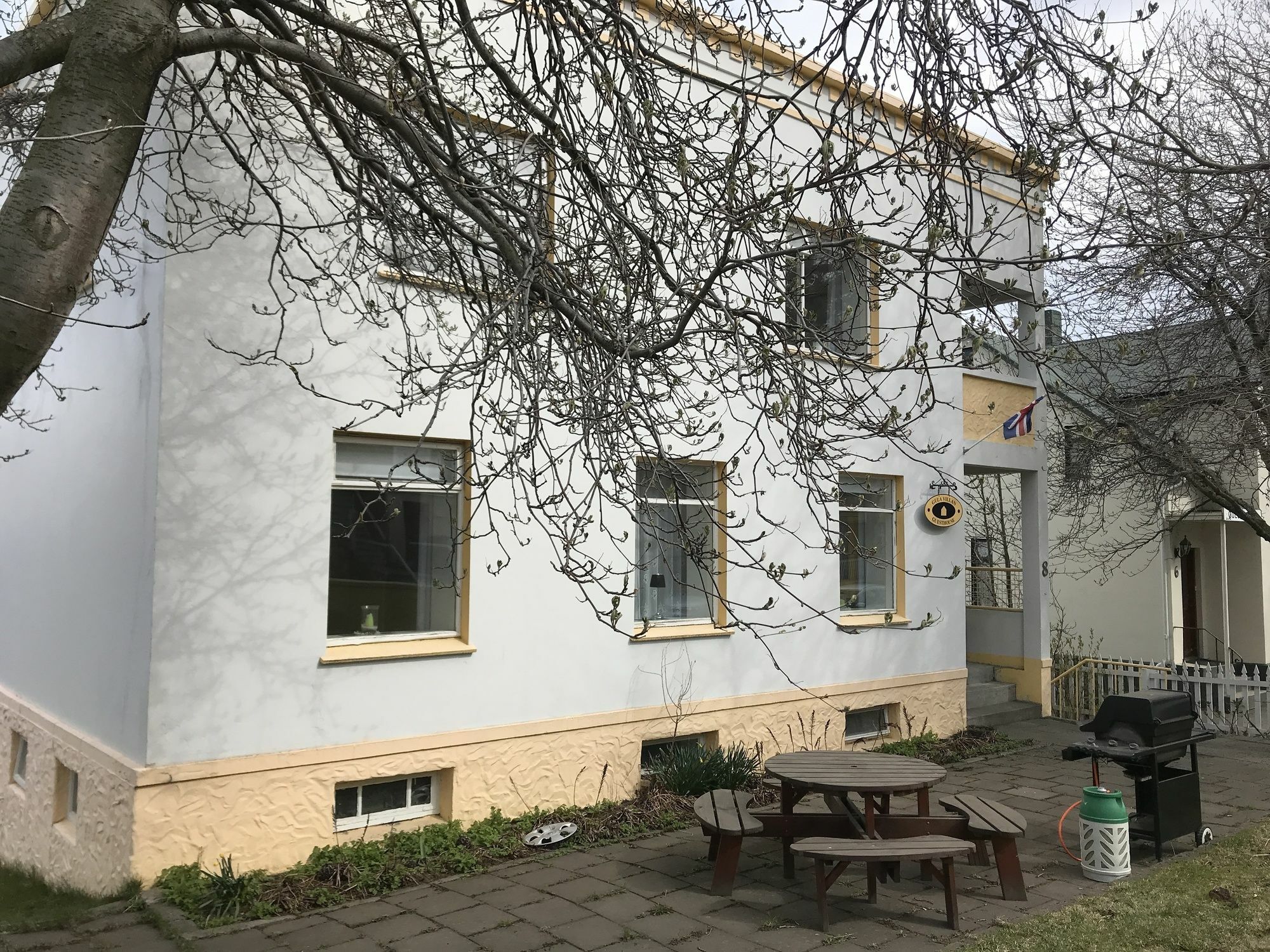 אקורירי Gula Villan Guesthouse מראה חיצוני תמונה
